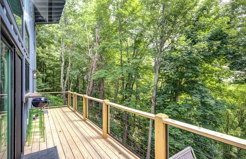 Boone Cabina | Serene Escape w/ Spa Baths, Great Location