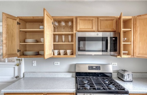 Evanston Apartamento | Serene Evanston 1BR w/ Dishwasher, walk to Northwestern, by Blueground