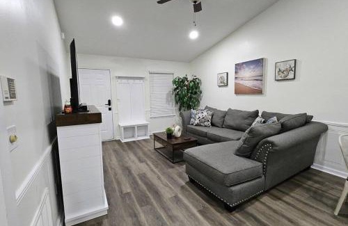 Northside Casa | Serene Family Retreat Jax w/Pool + Firepit.