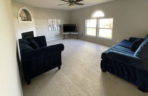 Lewis Center Casa | Serene Family vacation home close to city