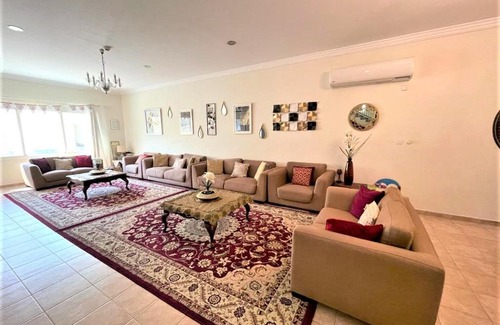 Doha Villa | Serene Family villa with Pool near Khalifa Stadium
