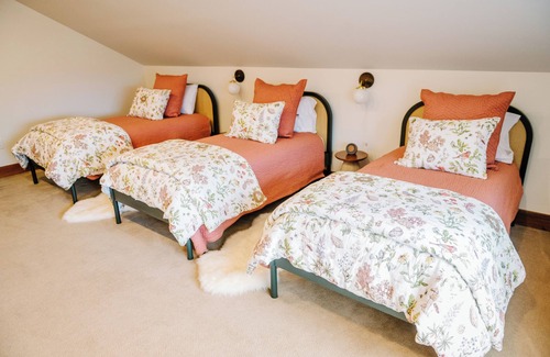 Rectortown Otro | Serene Farmhouse and former winery on 44 acres of rolling hills.
