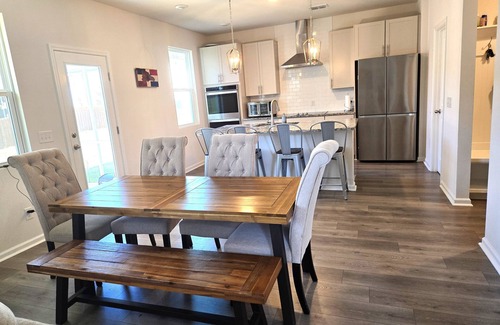 Pooler Casa | Serene Getaway in Pooler - 3-bedroom home with AC, WiFi. Enjoy your stay!