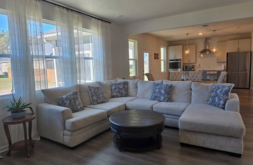 Pooler Casa | Serene Getaway in Pooler - 3-bedroom home with AC, WiFi. Enjoy your stay!