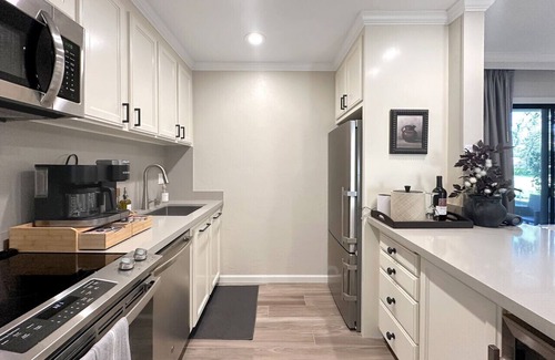 Vichy Springs Condominio | Serene Getaway| Kitchen, Pool, Patio & W/D
