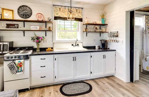 Greeneville Casa | Serene Greeneville Getaway w/ Mountain Views!