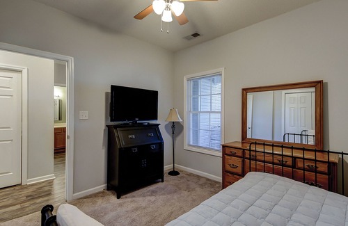 Surfside Beach Condominio | Serene ground-floor condo in great location with pool access - dog-friendly