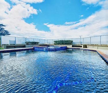Hamilton Chalet De Esquí | Serene Hamilton Home I Pool I Yard I Home Theatre