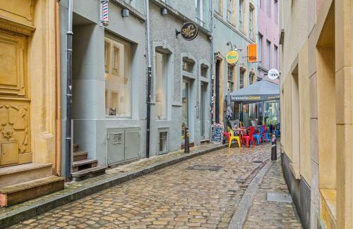 Ville Haute Apartamento | Serene Haven on Rue du Nord