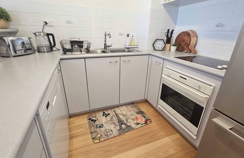 Narrabundah Apartamento | Serene hideaway retreat with breathtaking panoramic views.