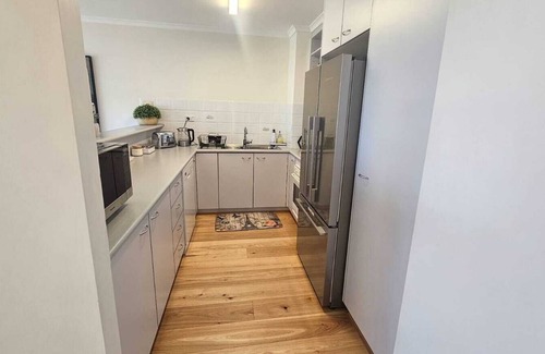 Narrabundah Apartamento | Serene hideaway retreat with breathtaking panoramic views.