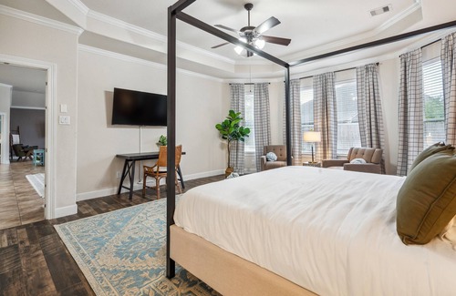 Lake Houston Casa | Serene Hideaway w/ Pool, Hot Tub, & Modern Comfort