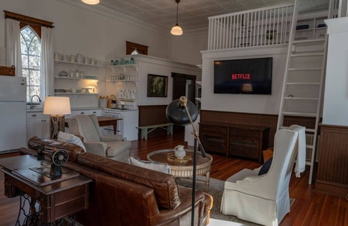 Goode Casa | Serene History-Soaked Retreat | VA Countryside