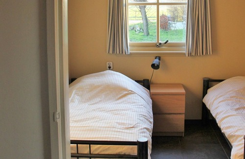 Lage Zwaluwe Casa | Serene Holiday Home in Lage Zwaluwe with Terrace