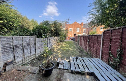 Bedworth Casa | Serene Home: 4BR Getaway in Bedworth