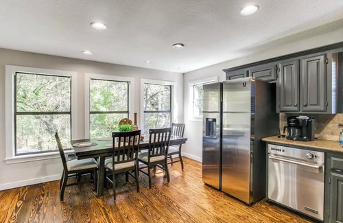 Highland Village Casa | Serene Home - Feels like a nice big tree house.