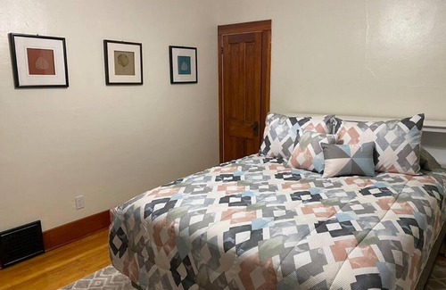 Ellis Historical District Casa | Serene Home One Block From Lake Michigan