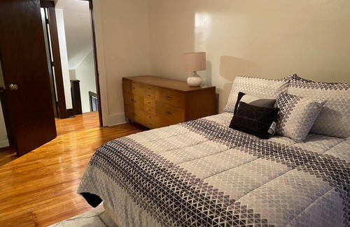 Ellis Historical District Casa | Serene Home One Block From Lake Michigan