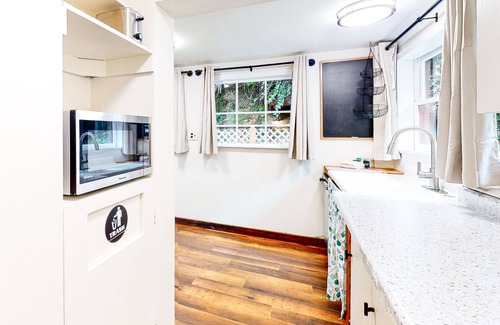 Humboldt Hill Cabina | Serene home with a game room, firepit, & grill