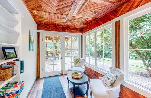 Humboldt Hill Cabina | Serene home with a game room, firepit, & grill
