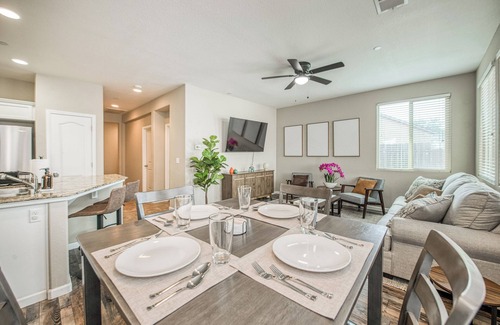 Raisin Casa | Serene Home with Game Room and Workspace