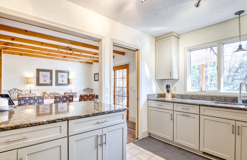 Royal Pines Casa | Serene home with private hot tub, Ping Pong, washer/dryer, firepit & central AC