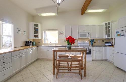 Twentynine Palms Casa | Serene Home with Yard - 8 Mi to Joshua Tree!