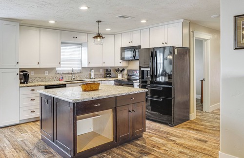 Stanislaus County Cabaña | Serene Hughson Vacation Rental w/ Shared Pool