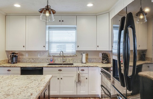 Stanislaus County Cabaña | Serene Hughson Vacation Rental w/ Shared Pool