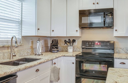 Stanislaus County Cabaña | Serene Hughson Vacation Rental w/ Shared Pool