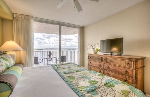 Fort Myers Beach Hotel | Serene Island Getaway: Spacious Suites w/ Balconies & Pool Access
