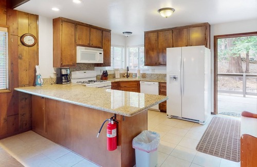 Blue Jay Casa | Serene lakefront getaway with game room, fireplace, & washer/dryer