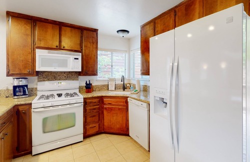 Blue Jay Casa | Serene lakefront getaway with game room, fireplace, & washer/dryer