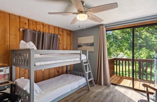 Winter Haven Casa | Serene Lakeside Retreat- 3 Bdr Romantic Getaway