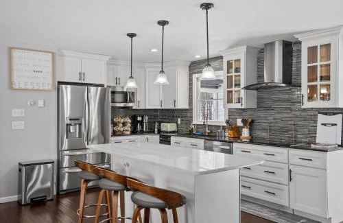 Laconia Casa | Serene Lakeside Retreat with Hot Tub Near Gunstock