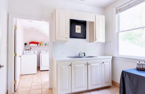 Brentwood Casa | Serene Large 5bd/5.5ba Estate in Brentwood