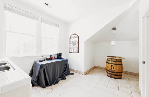 Brentwood Casa | Serene Large 5bd/5.5ba Estate in Brentwood