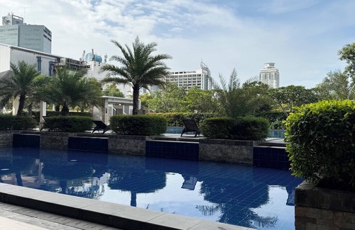 Ermita Condominio | Serene & Luxurious 1BR Torre De Manila – Stunning Luneta Park & Intramuros Views