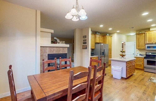 Bijou Park Casa | Serene monthly rental with hot tub - near Heavenly Resort & dining