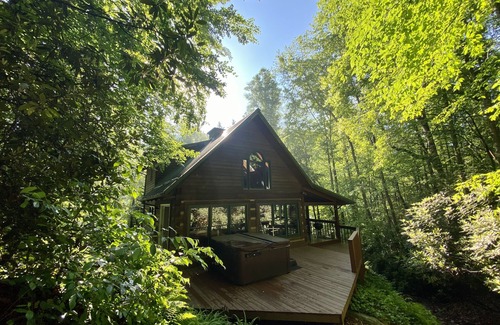Deep Gap Cabina | Serene mountain cabin on 10 acres with hot tub, creek and waterfall near Boone!