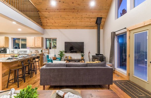 Bailey Casa | Serene Mtn Retreat 360° Views Patios Hot Tub