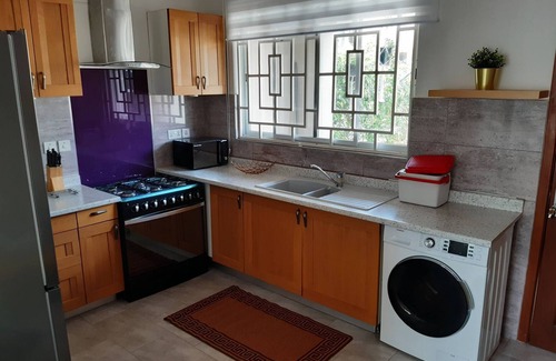 Santeo Casa | Un oasis de serenidad en East Legon Hills- un elegante refugio de 2 habitaciones