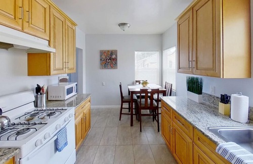 Glendale Casa | SERENE OASIS: BEAUTIFUL 1BR HOUSE in GLENDALE w/ PRIVATE PATIO & PARKING p5