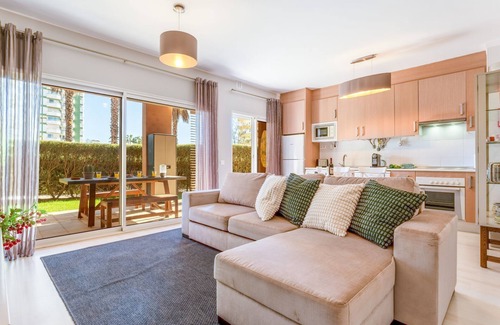 Praia da Rocha Apartamento | Serene Ocean 1 BDR Apartment W/Patio by LovelyStay
