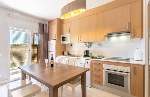 Praia da Rocha Apartamento | Serene Ocean 1 BDR Apartment W/Patio by LovelyStay