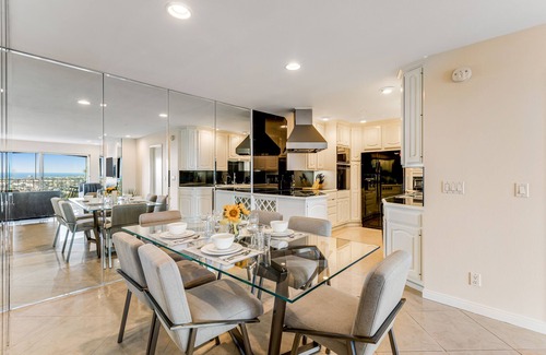 Santa Ana Heights Apartamento | Serene ocean-view condo with tennis, pool, hot tub & balcony - snowbird-friendly