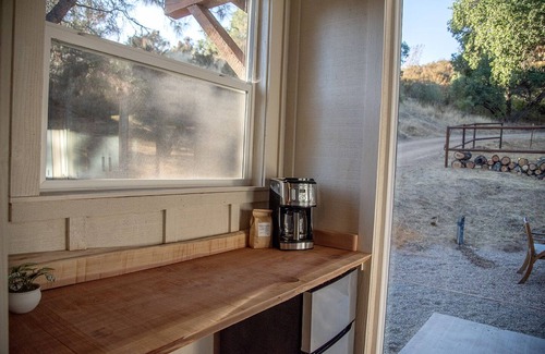 San Luis Obispo Casa | Serene Ranch Retreat amongst the oaks set on an 165 acres property.