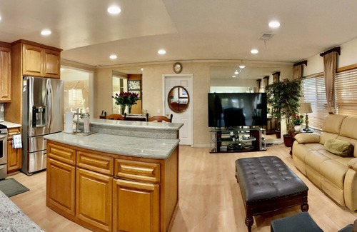 West Covina Casa | SERENE RELAXING HOME WITH A VIEW