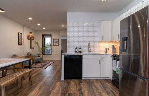 Somerset Apartamento | Serene Retreat: Charming Second Story 2-Bedroom 1 Bath Apartment