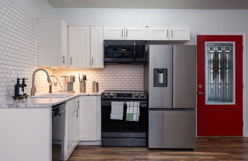 Somerset Apartamento | Serene Retreat: Charming Second Story 2-Bedroom 1 Bath Apartment
